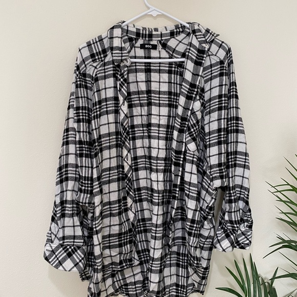 Urban Outfitters Tops - Urban outfitters black and white flannel